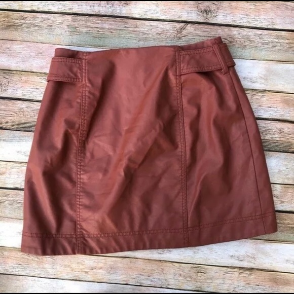 - Size 4 Free People Feelin Fresh Faux Leather Skirt - Picture 6 of 6